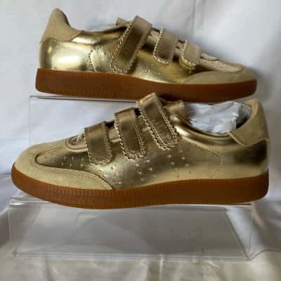 BETTS WF BUTTERFLY - GOLD CRINKLE SNEAKERS Size 9 in Gold 