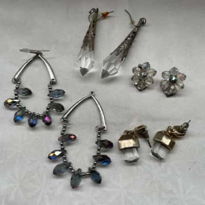  Women’s  Earrings pack x 4 pairs x1 broken COSTUME 