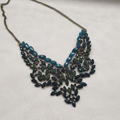  Gorgeous Teal/ Green / Blue Classy Bib Style Necklace