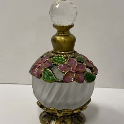Glass screw perfume bottle