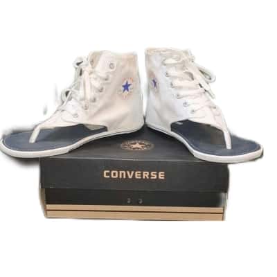 Converse Thongs Womens  Size 8.5 Flats White 