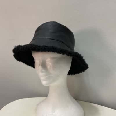 Country Road Womens Leather Look Hat Size S Black  