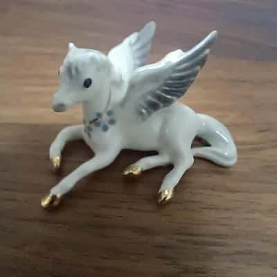 Hagan Renaker Pegasus Figure w/Broken Lot