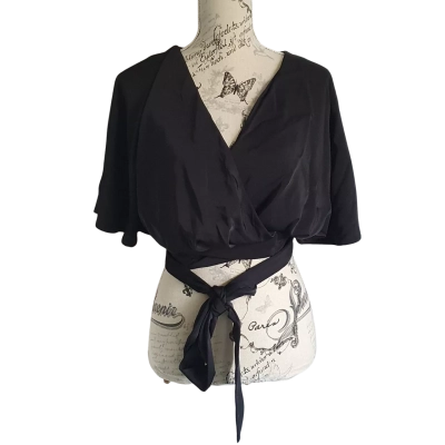 Tussah Womens  Size 8 Cropped Top Black  BNWT