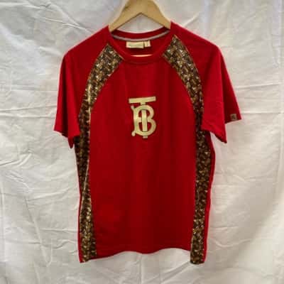  Unisex Size S Red T-shirt