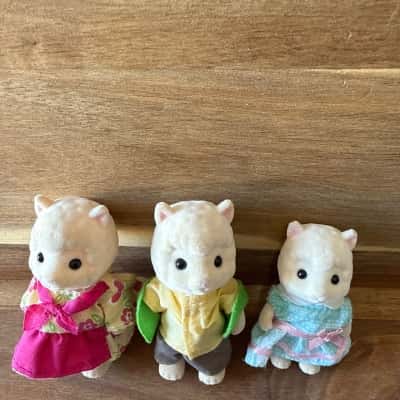 Sylvanian Families,Calico Critters Woolly Alpaca Family/ Bay missing(B21)