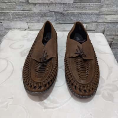 Yd. Mens  Size 8 Dress shoes