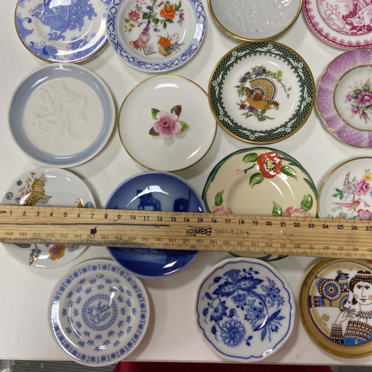 24 miniature plates of the worlds great porcelain houses(s)