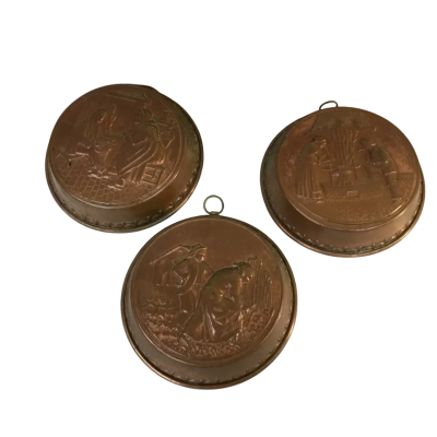 Vintage Decorative Copper Wall Chargers/ Hangings Approx 15cm dia