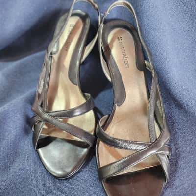 Naturalizer Womens  Size 8 Heels Black  