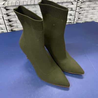 Steve Madden Womens  Size 6 Sock Boots Khaki 