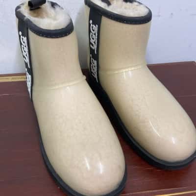 UGG Womens  Size 39 Boots Black  / White 