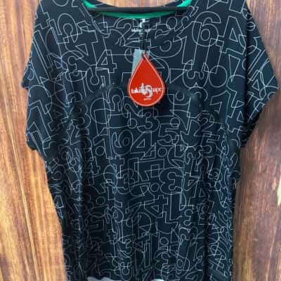 Taking Shape  Active   Size 18 Black  / White  top new 
