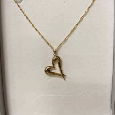 9ct gold chain and pendant 