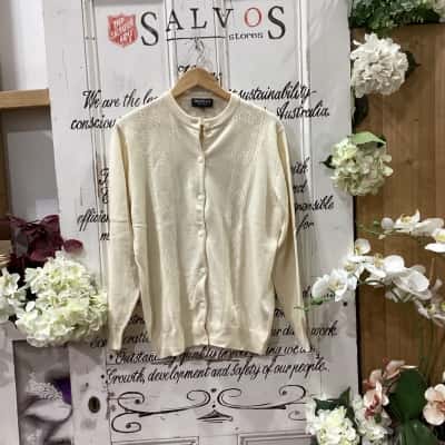 BROMLEY BRAND! Womens  Size 14 Button-down Cardigan Cream! MADE WITH 100% WOOL! STUNNING CREAM COLOUR, HAS FLOWER BUTTON DETAILS! WILL STEP UP ANY OUTFIT!