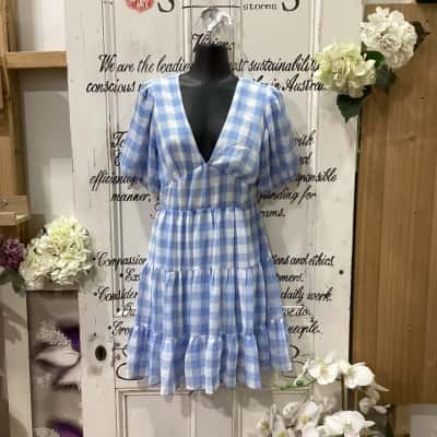 Minx & Moss Brand! SHORT BALLOON SLEEVED CHECKED PATTERNED MINI DRESS! Womens  Size 10 Babydoll Dress / Mini Dress / Short Sleeve Dress  Blue / Checked / Pattern / White 