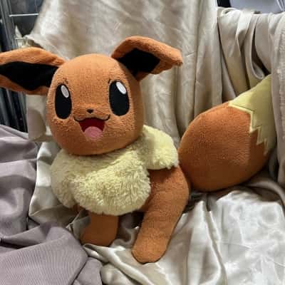 Pokémon Tomy Eevee Plush 