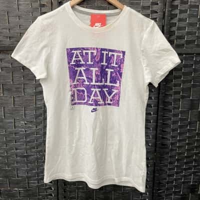 Nike Womens  Size L T-shirts White 