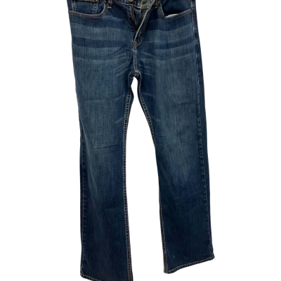 Levi's Mens  Size 32 RELAXED BOOT CUT Leather patch appears shrunk