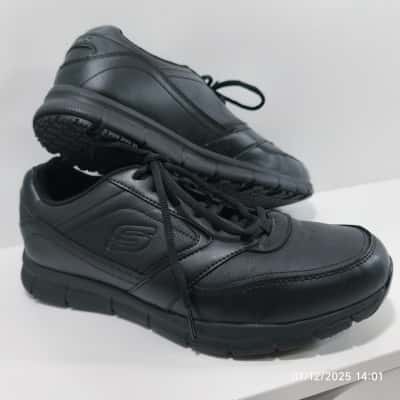 Skechers Mens Size 10 Black Work Sneakers PreOwned Nampa