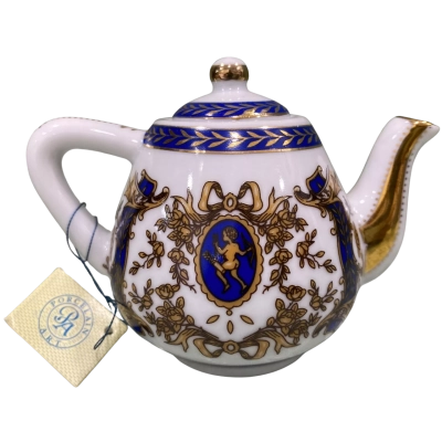 The miniature teapot collection 