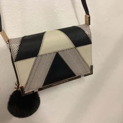Colette Hayman  Womens Cross Body Bag Black  / Gold / Other 