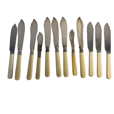 Vintage Assorted Knives as pictured