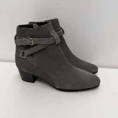 NEW - Witchery Grey Zoe Boot - Size 37 