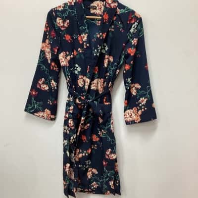 Cotton On Womens  Size XXS Floral dressing gown kimono ( f)