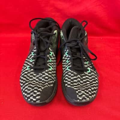 Men’s  Nike KD Trey 5 VIII basketball shoes in the Black Illusion Green colorway. Size 41 / 7 / 8 