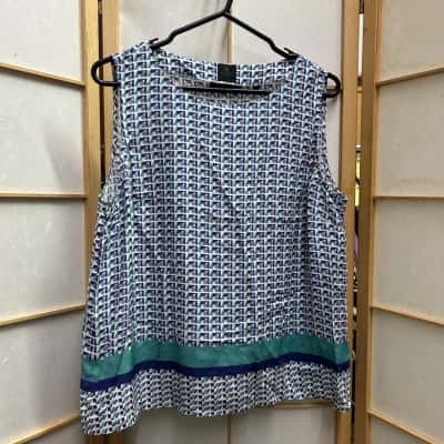 New without tags DAVID LAWRENCE Women’s  Size 14 100% Silk Vests Blue / Pattern / Teal / White 