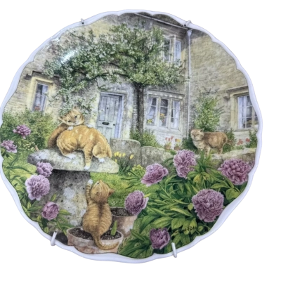 Royal Albert Collector Cats & Cottage ‘Siblings @ Play’ 