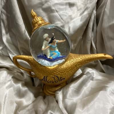 Disney Alladin/Jasmine Snow Globe Music Box Magic Lamp