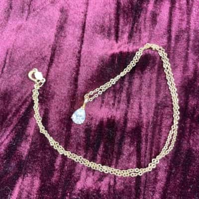 Gold Toned Chain with Teardrop Pendant 