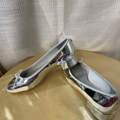 Steve Madden Womens  Size 8 Flats Silver 