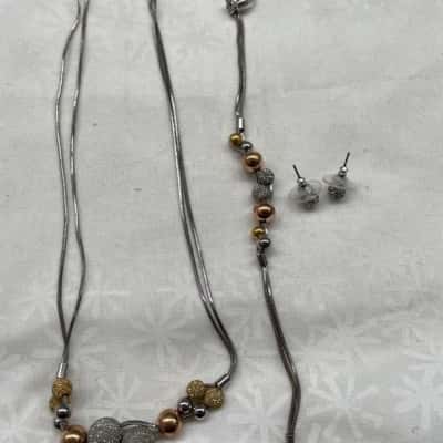  Women’s COSTUME Necklace, Bracelet & matching earrings set 