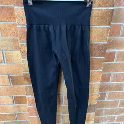  Womens Halara Size M Black  7/8 Tights