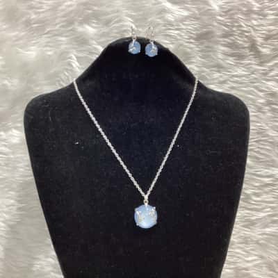  Womens Silver Tone Earrings & Necklace 