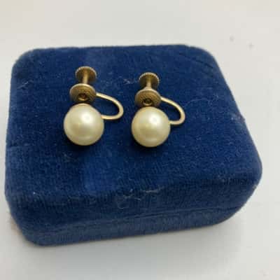  Vintage Trifari Earrings Gold / Pearl 