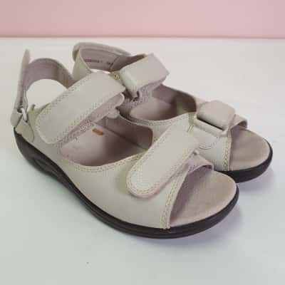 Homyped Women's Size 7D Germaine Leather Sandals Vanilla