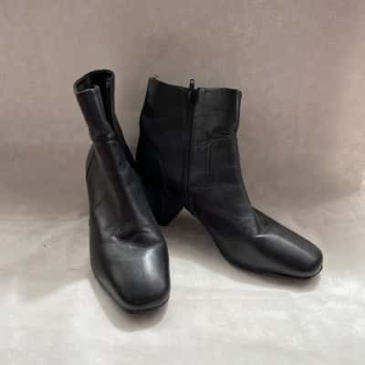  Gino Ventorti Women’s Size 41 Classy Black Leather Boots 