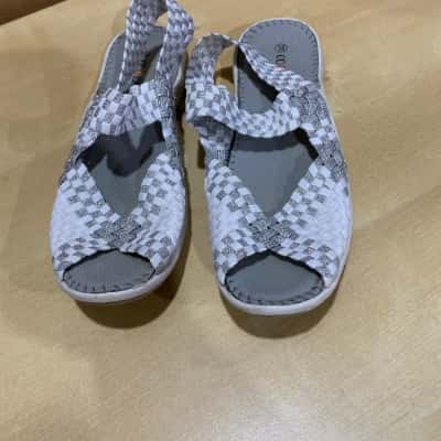 CC Resorts Sarah Open Toe Casual Woven SandalsWomens  Size 38 Pattern 
