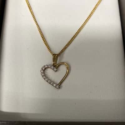 9ct gold heart pendant 