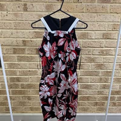 Cue Womens red floral print  Size 8 