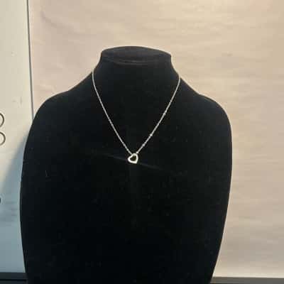 Silver tone heart necklace 