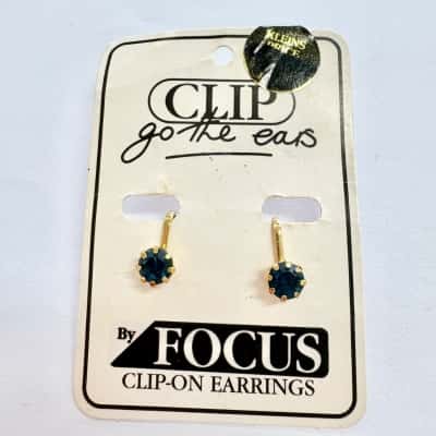 Vtg. Gold Tone Blue Clip on Earrings 