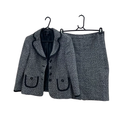 Nine West Suit size 8 in Black and White
