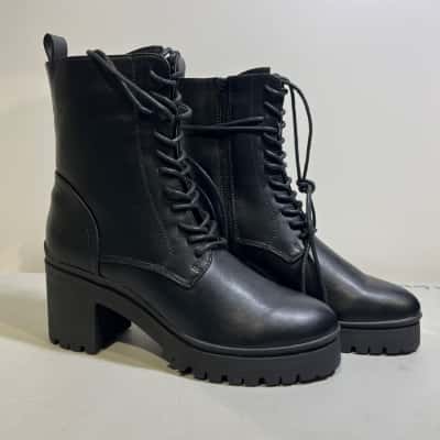 Ravella Womens boots size 9