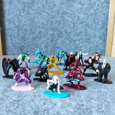 Jada Toys Spiderman Marvel Nano Metalfigs Die-Cast Metal Figurine Set Of 16. 