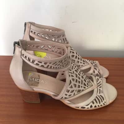 Midas Womens  Size 37 Beige Leather Shoes.  RRP $75.  SR1